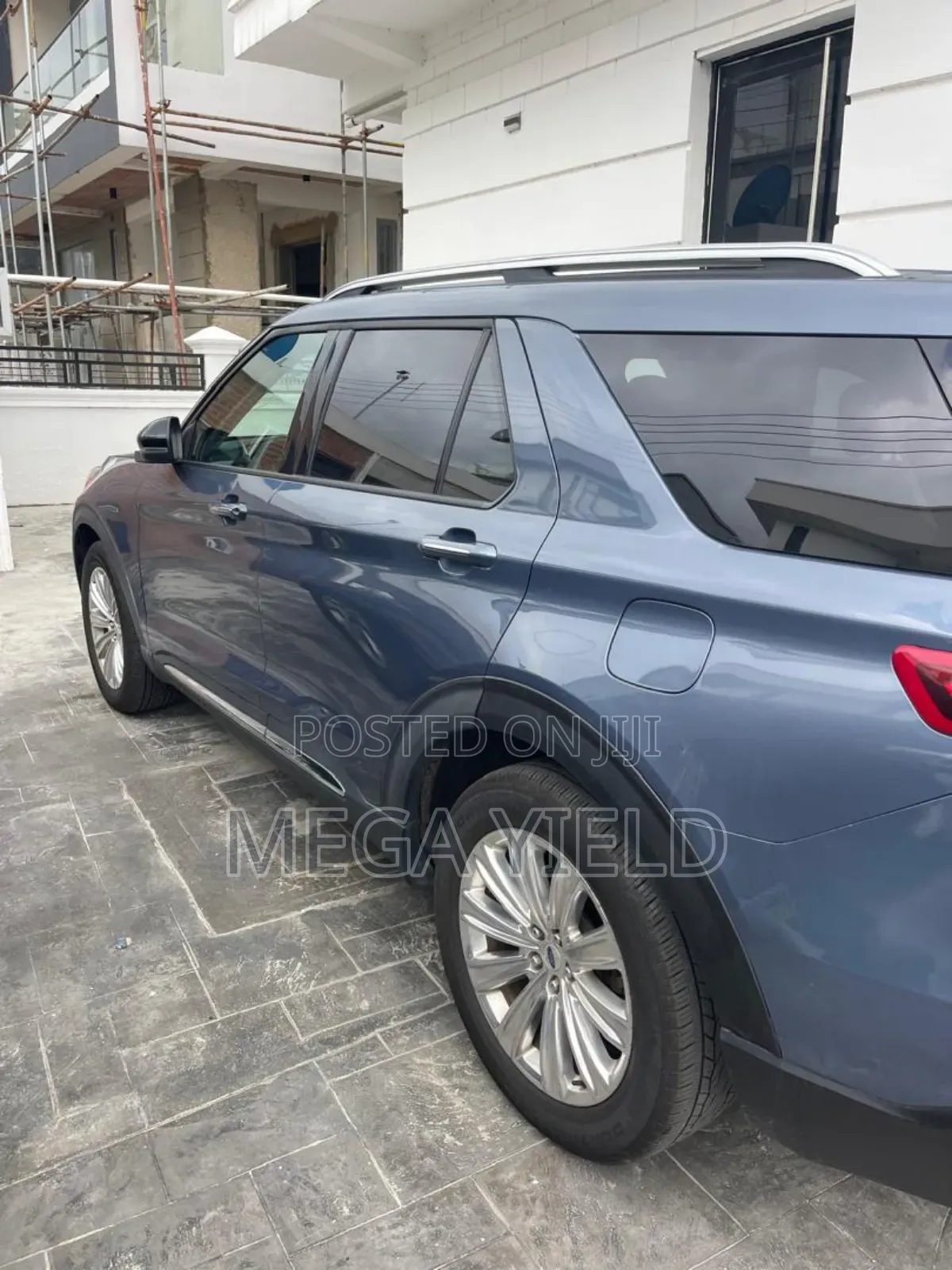 Ford Explorer Limited 2022 Blue