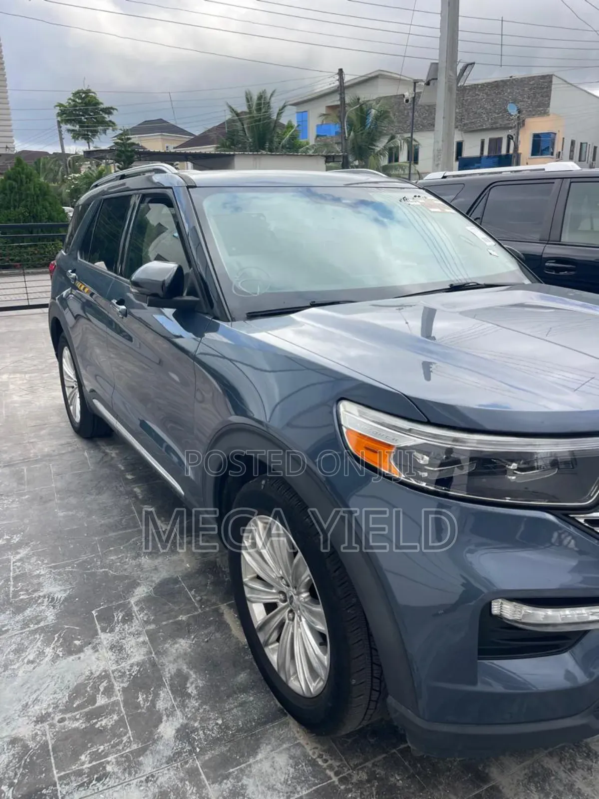 Ford Explorer Limited 2022 Blue