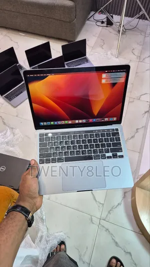 Laptop Apple MacBook Pro 2022 M2 8GB Apple M2 SSD 256GB