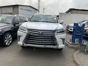Lexus LX 570 AWD 2019 White