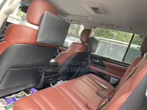 Lexus LX 570 AWD 2019 White