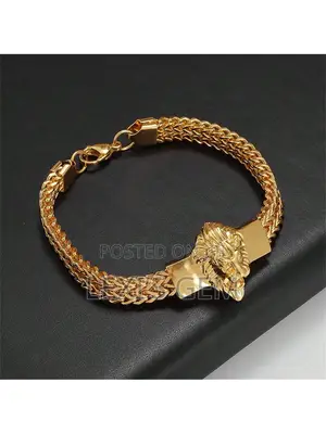 Men Stainlesssteel Braided Bracelet With a Domineering Lionpendant,