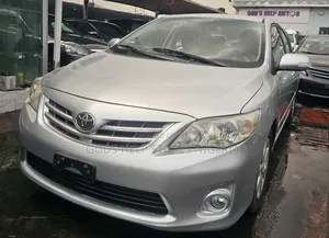 Toyota Corolla 2012 Silver