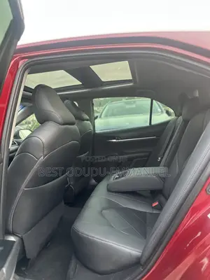 Toyota Camry XLE FWD (2.5L 4cyl 8AM) 2018 Red