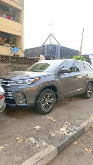Toyota Highlander XLE 4x2 V6 (3.5L 6cyl 8A) 2017 Gray