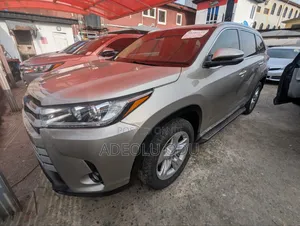 Toyota Highlander Limited 4dr SUV (3.5L 6cyl 6A) 2015 Gold