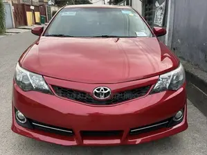 Toyota Camry SE 4dr Sedan (2.5L 4cyl 6A) 2013 Red