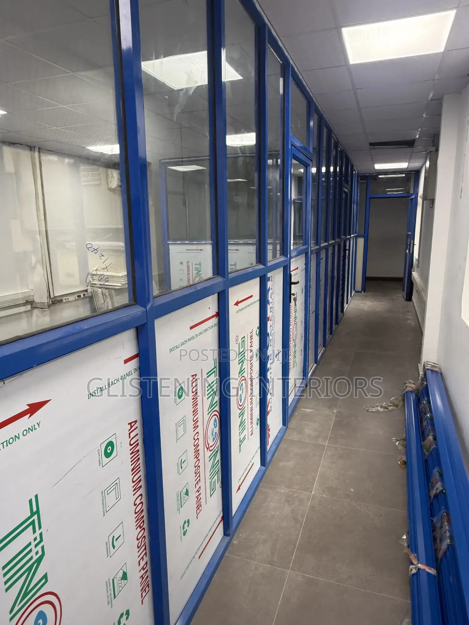 Partition Tower Aluminum Withe Aluco Board and 8mm Plain Glass