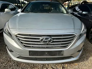 Hyundai Sonata Base Sedan FWD (2.4L 4cyl 6A) 2017 Silver