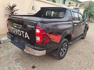 Toyota Hilux Rugged 4x4 2018 Black