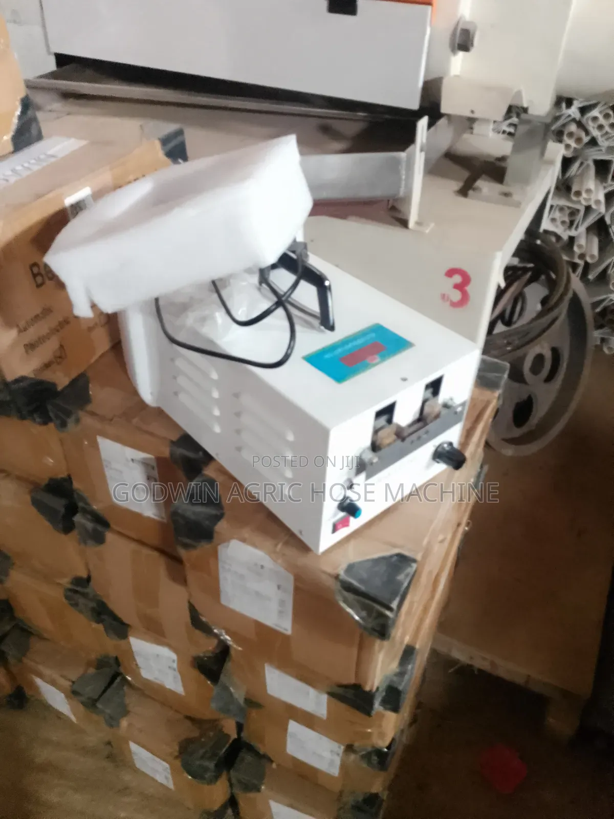 Poultry Debeaker Machine