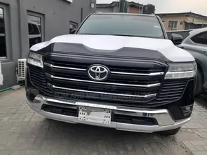 Toyota Land Cruiser LC300 2023 Black