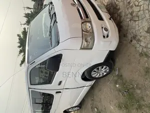 Toyota HiAce 2009 White