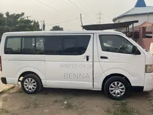 Toyota HiAce 2009 White