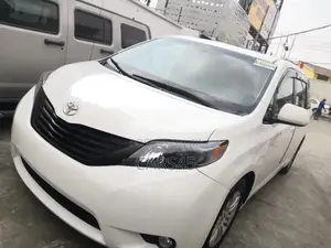 Toyota Sienna 2013 White