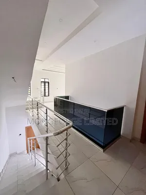 4bdrm Duplex in Chevron for rent