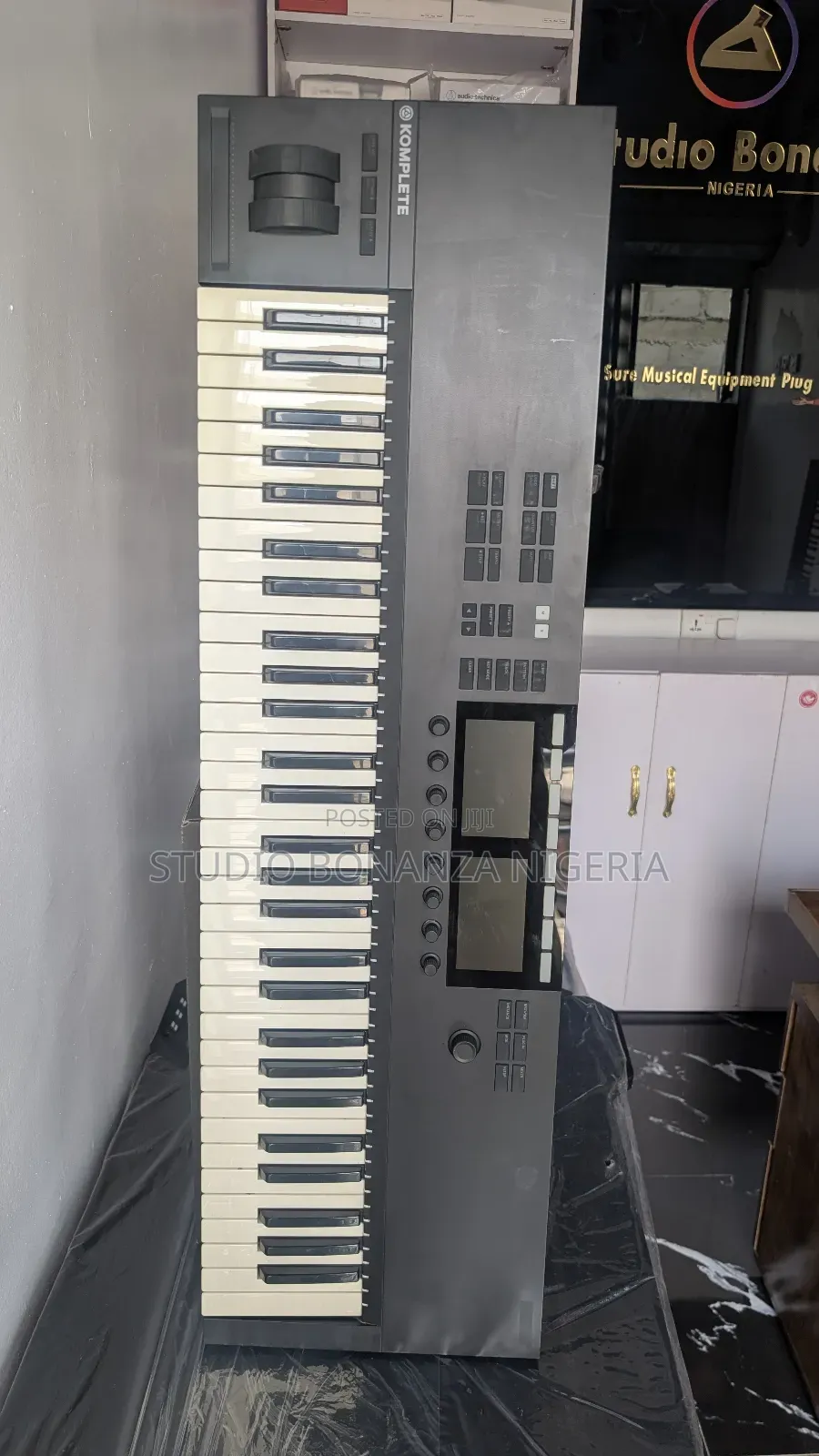 Komplete Kontrol S61 Mkii Studio Midi Keyboard