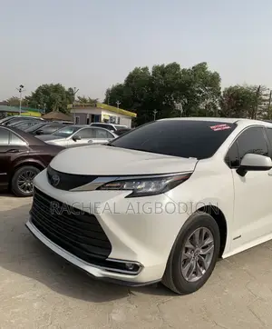 Toyota Sienna 2022 White