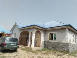 4bdrm Bungalow in Trademore Estate, Sabon Lugbe for sale