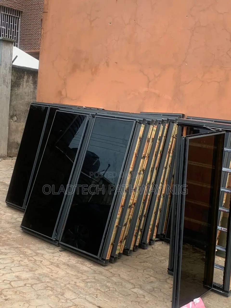 Frameless Window