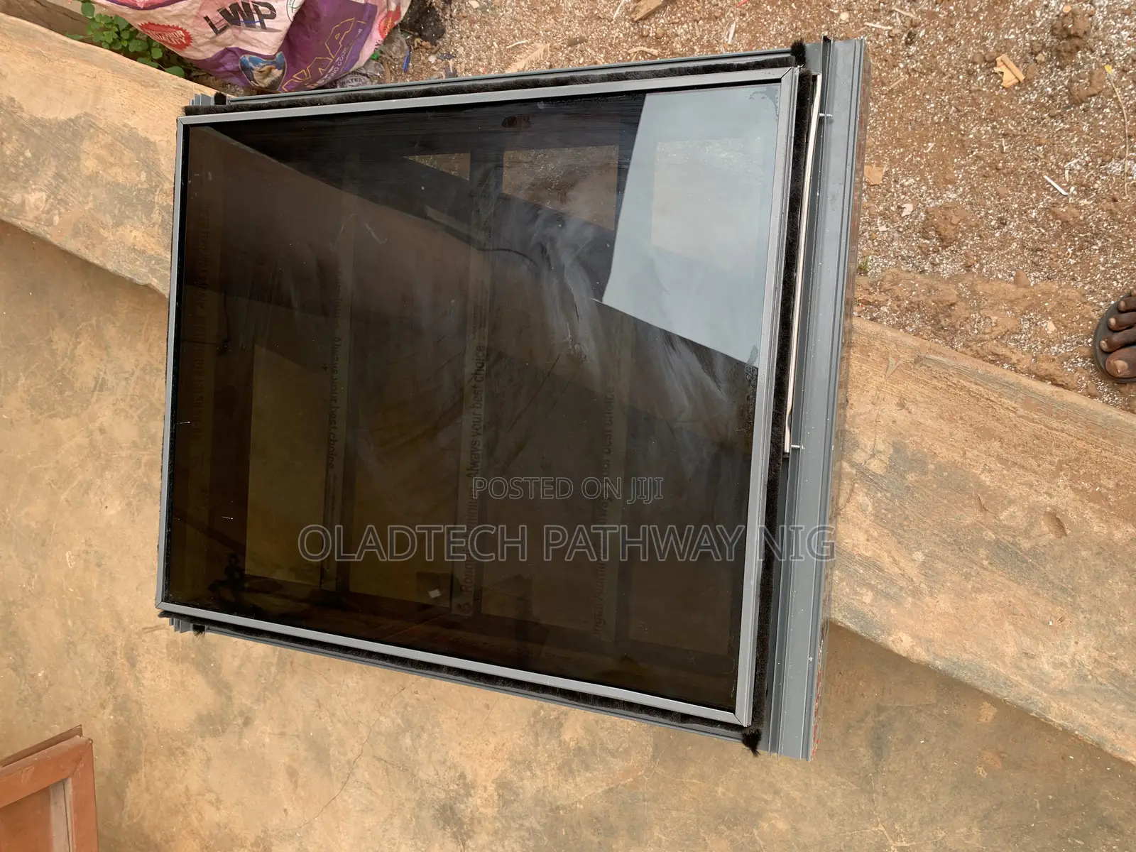 Frameless Window
