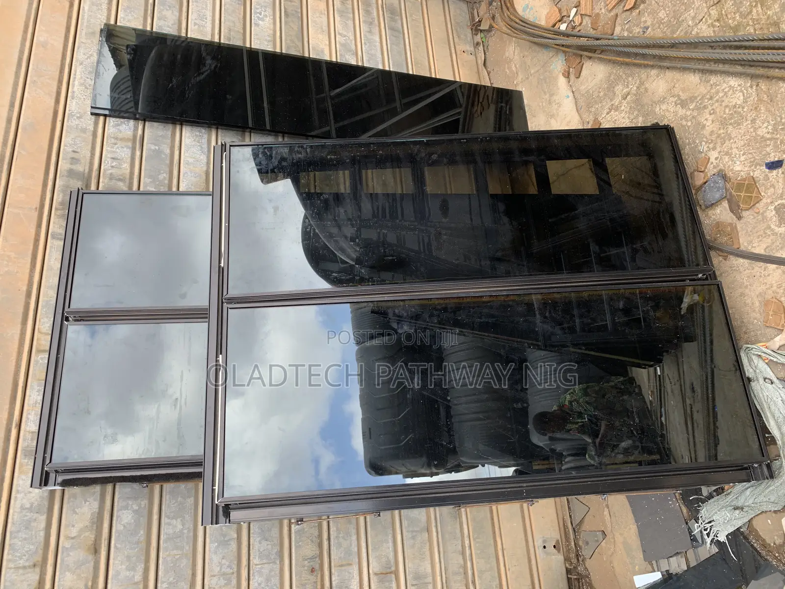 Frameless Window
