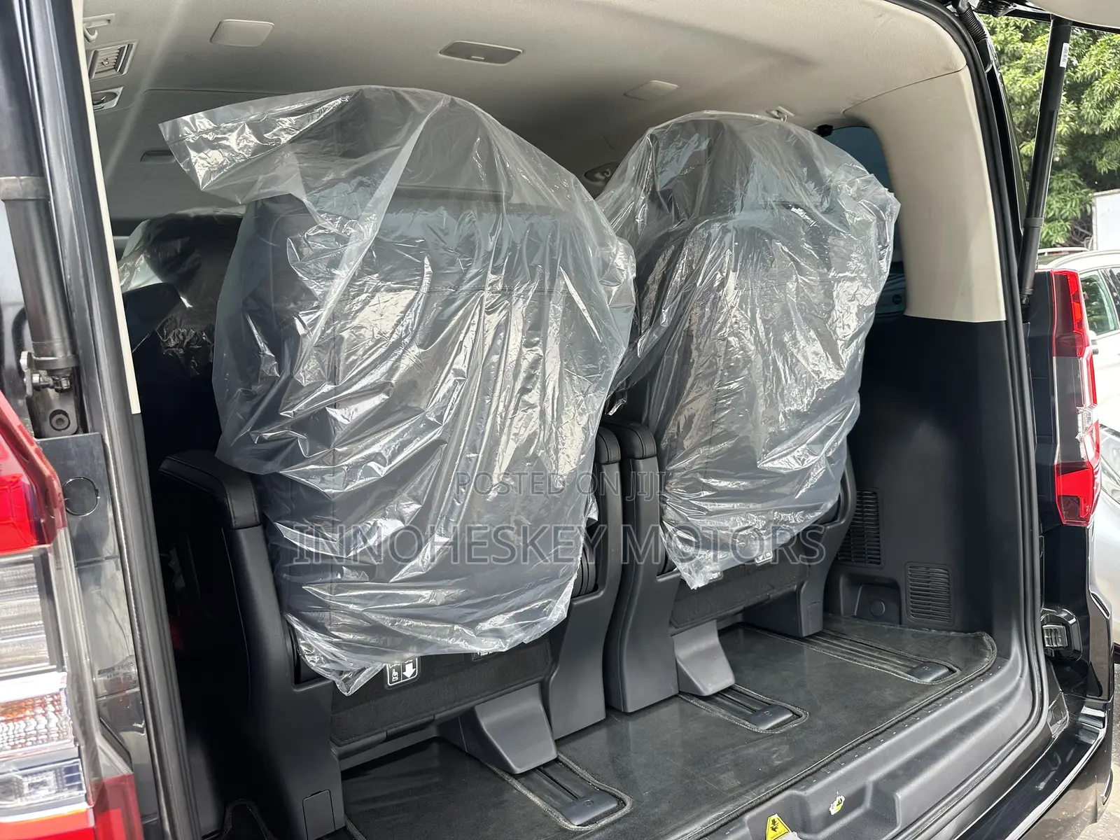 Toyota Granvia 2023 Black