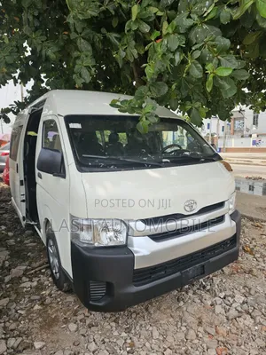 Toyota HiAce 2015 White