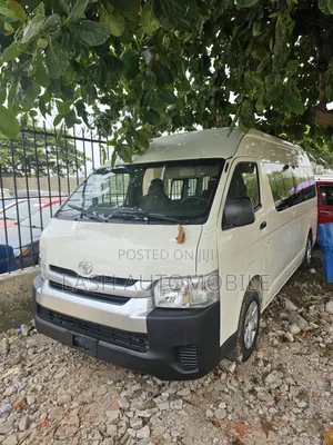Toyota HiAce 2015 White