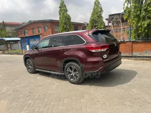 Toyota Highlander XLE V6 4x2 (3.5L 6cyl 6A) 2016 Burgundy