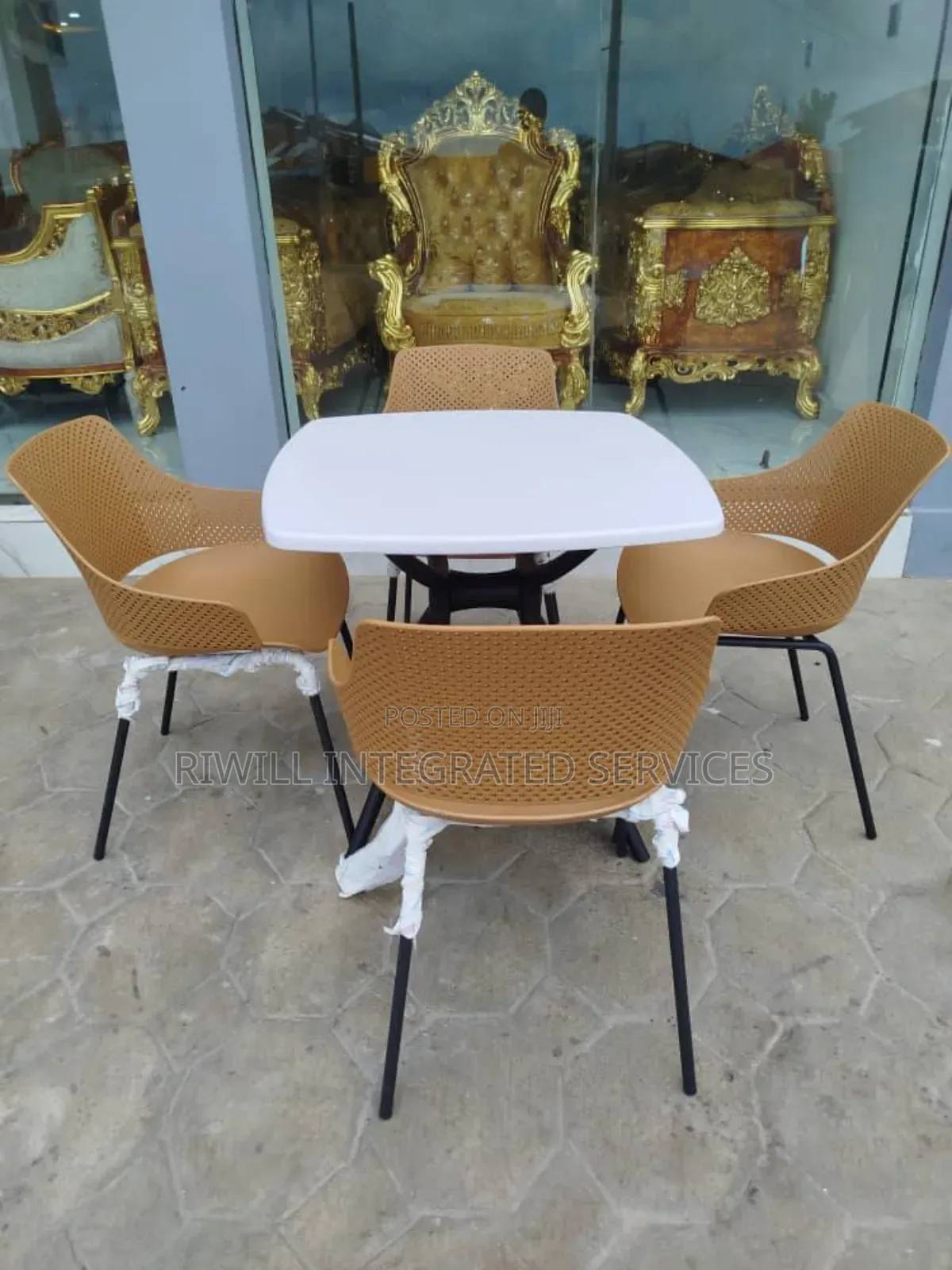 Happy Family Dining Table