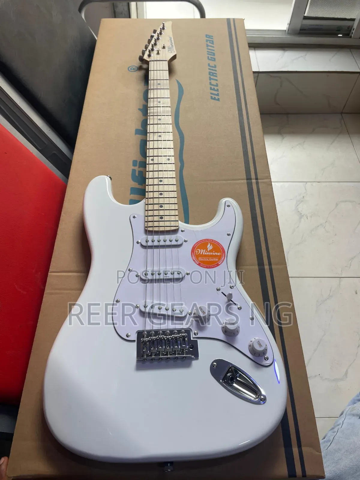 White Minsine Ms-100 Electric Guitar