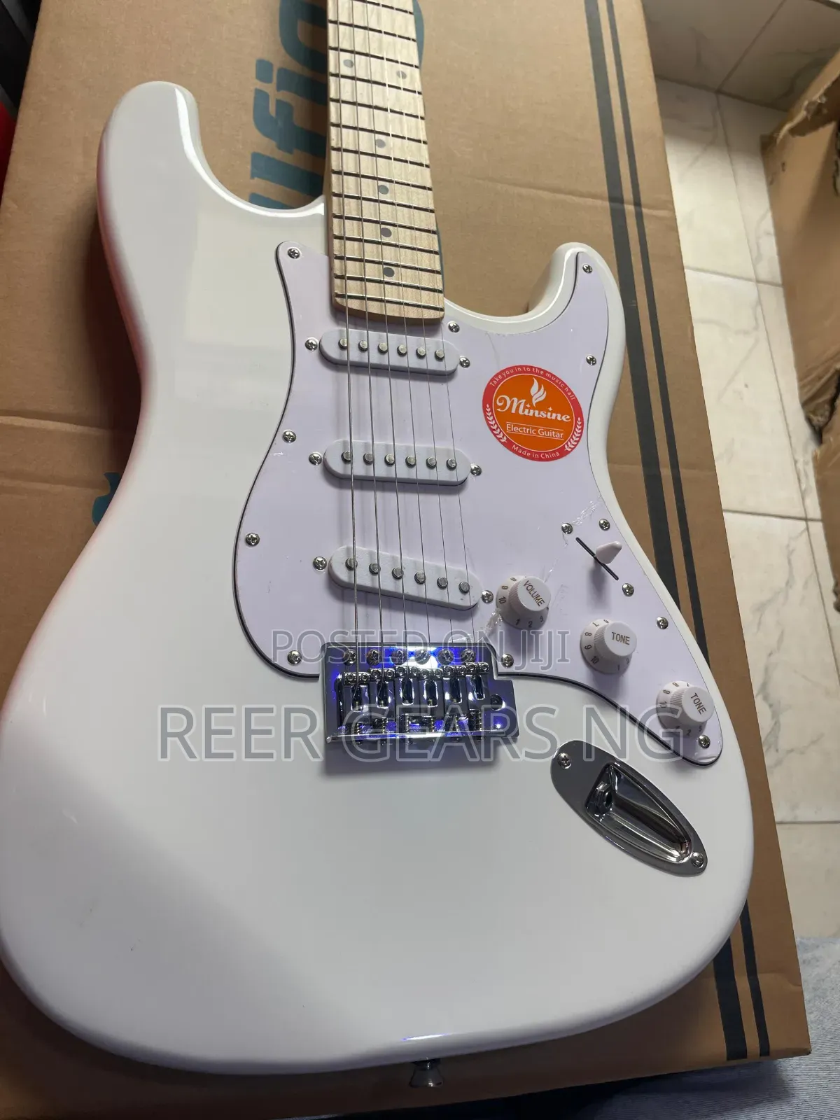 White Minsine Ms-100 Electric Guitar