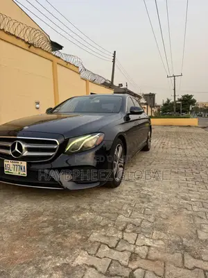 Mercedes-Benz E300 4Matic AWD Sedan (2.0L 4cyl 9A) 2017 Blue