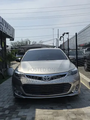 Toyota Avalon Limited 4dr Sedan (3.5L 6cyl 6A) 2015 Gold