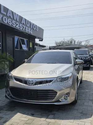 Toyota Avalon Limited 4dr Sedan (3.5L 6cyl 6A) 2015 Gold