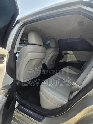 Toyota Avalon Limited 4dr Sedan (3.5L 6cyl 6A) 2015 Gold