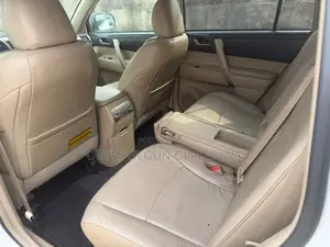 Toyota Highlander SE 2012 White