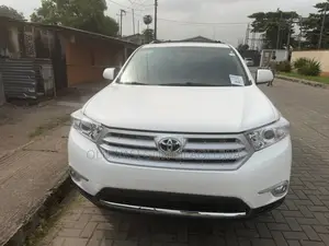 Toyota Highlander SE 2012 White