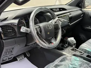 Toyota Hilux 2024 Black