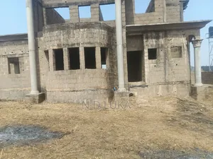 4bdrm Duplex in Jos for sale
