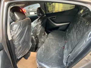 Hyundai Elantra SE 4dr Sedan (1.8L 4cyl 6M) 2014 Gray