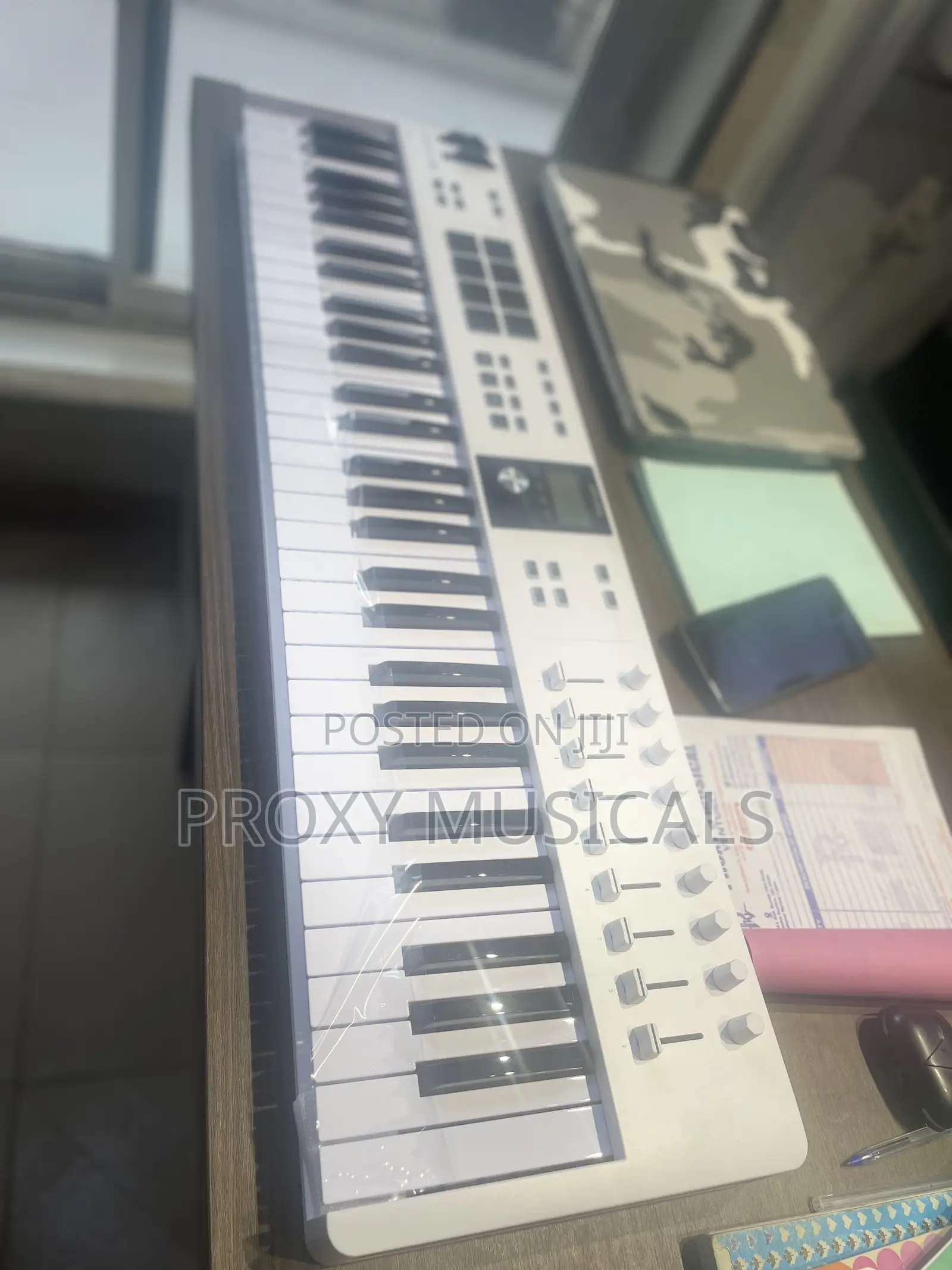 Arturia Keylab Essential 61 Mk3 Universal Midi Controller