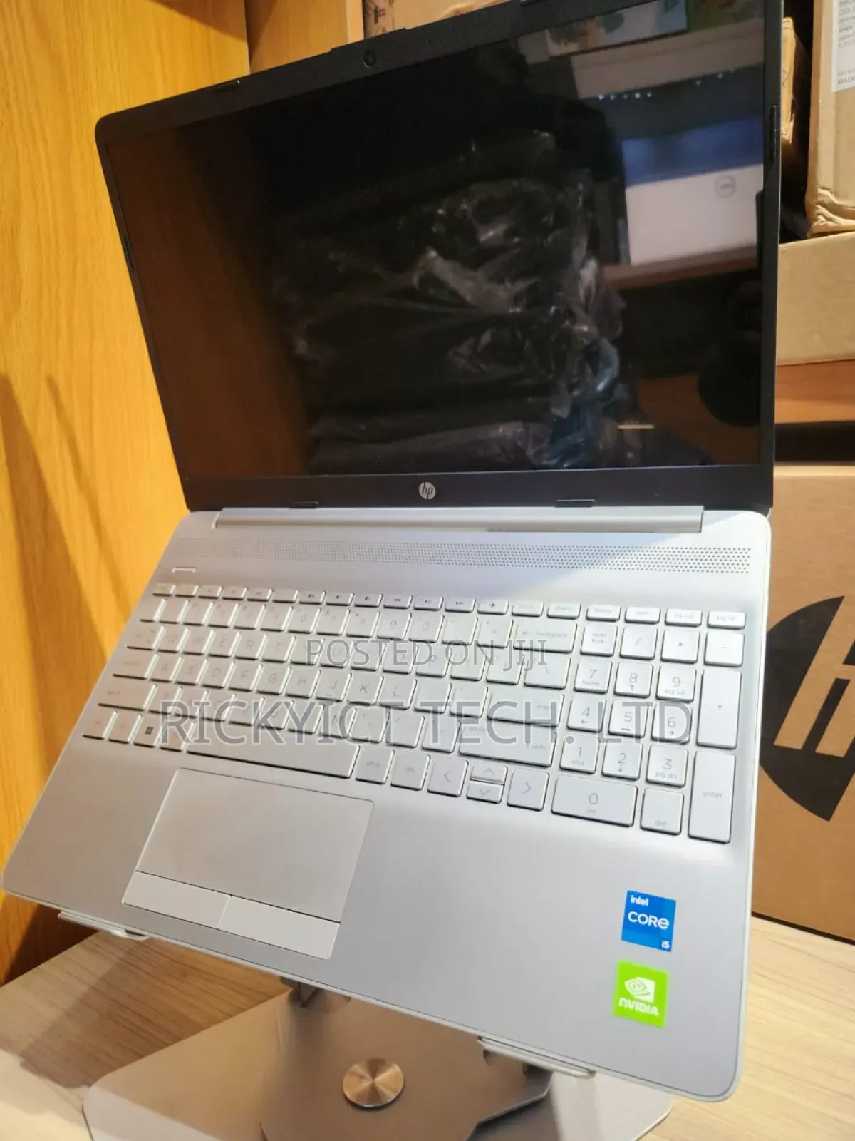 Laptop HP 15-dw0037wm 8GB Intel Core i5 HDD 1T