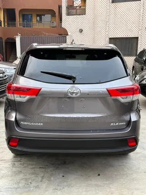 Toyota Highlander XLE 4dr SUV AWD (3.5L 6cyl 6A) 2015 Gray