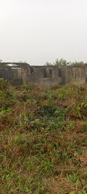 8bdrm Apartment in Ikorodu for sale