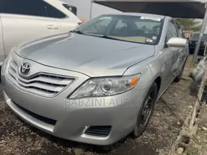 Toyota Camry LE 4dr Sedan (2.5L 4cyl 6AM) 2010 Silver