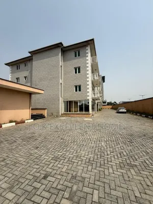 3bdrm Block of Flats in Ahmadu Bello Way for rent