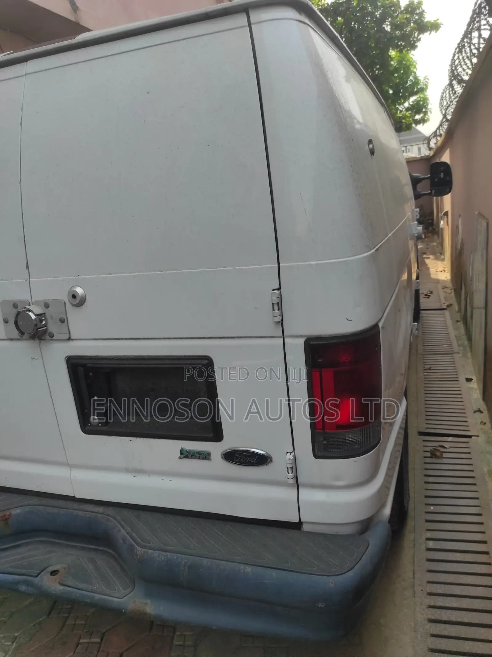 Ford E-150 2012 White