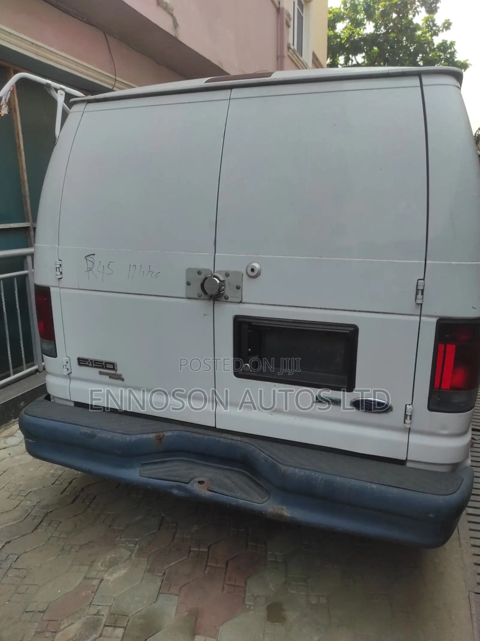 Ford E-150 2012 White